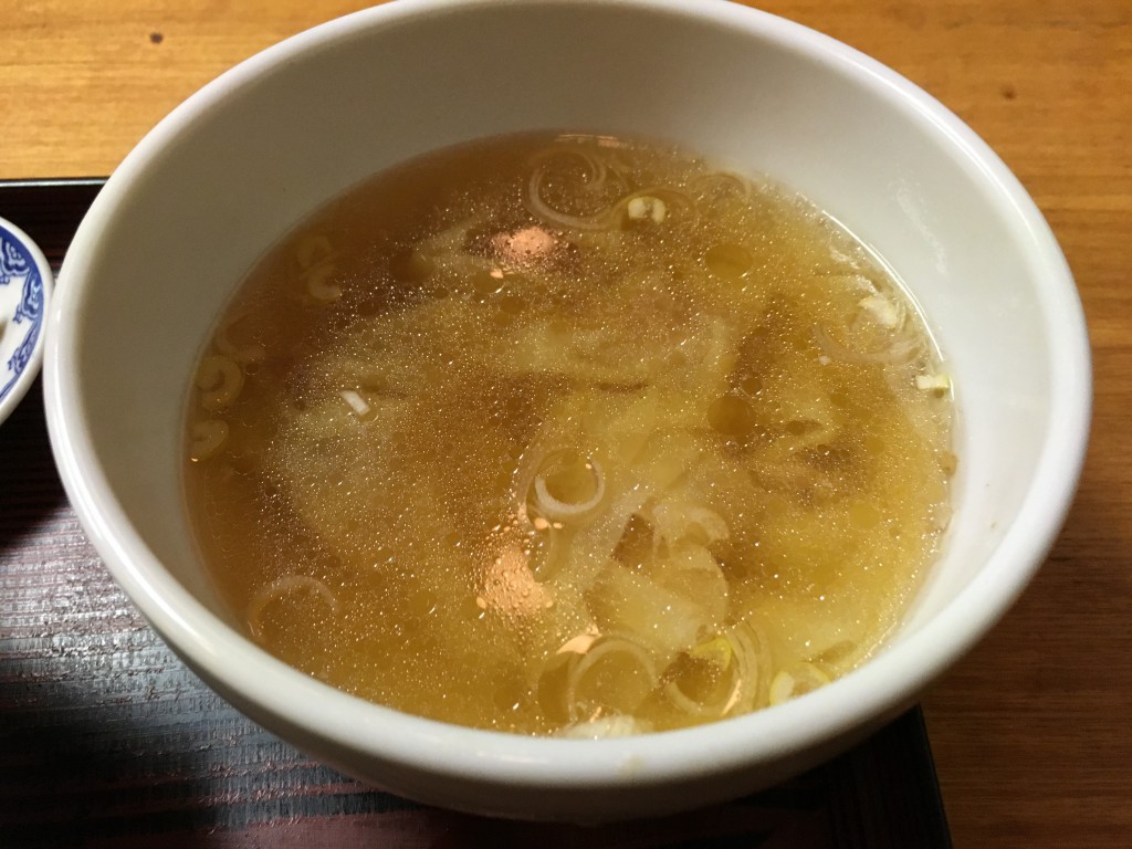 チャーハンセットのワンタンスープ