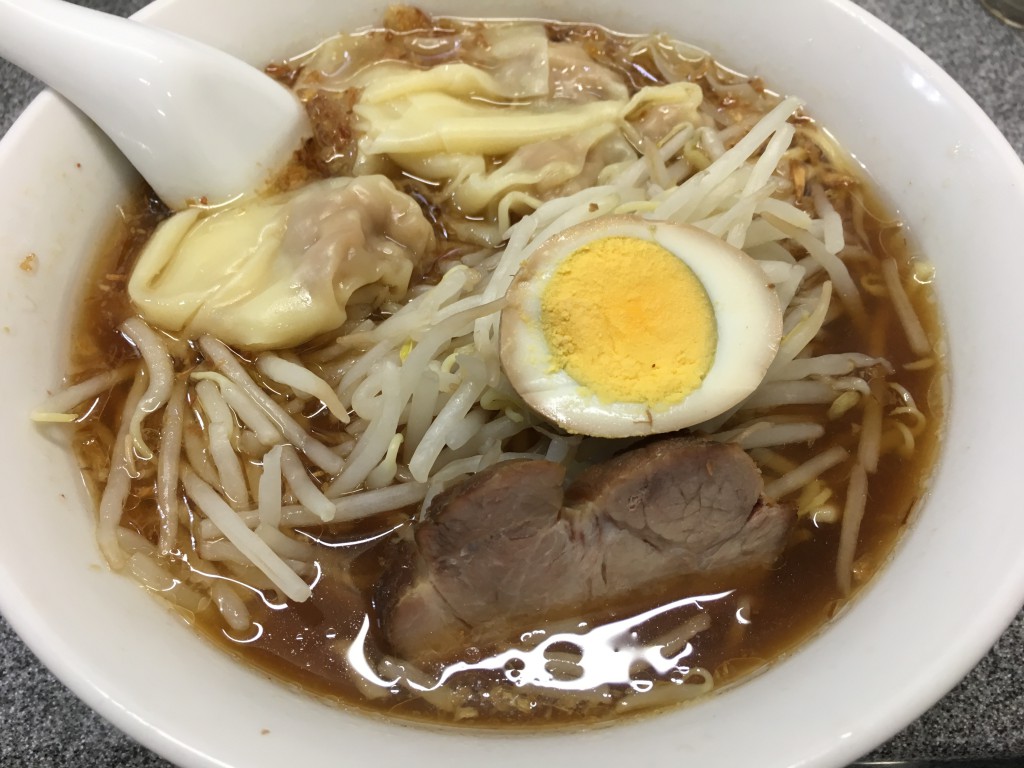 ワンタン麺（850円）