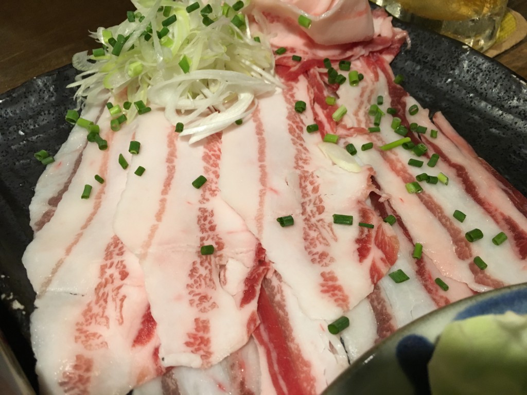 あぐー豚てびち白湯しゃぶしゃぶ鍋(バラ肉２５００円)