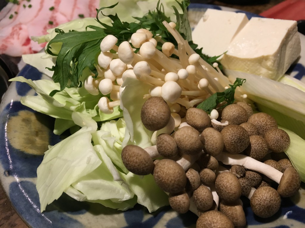 あぐー豚てびち白湯しゃぶしゃぶ鍋(バラ肉２５００円)