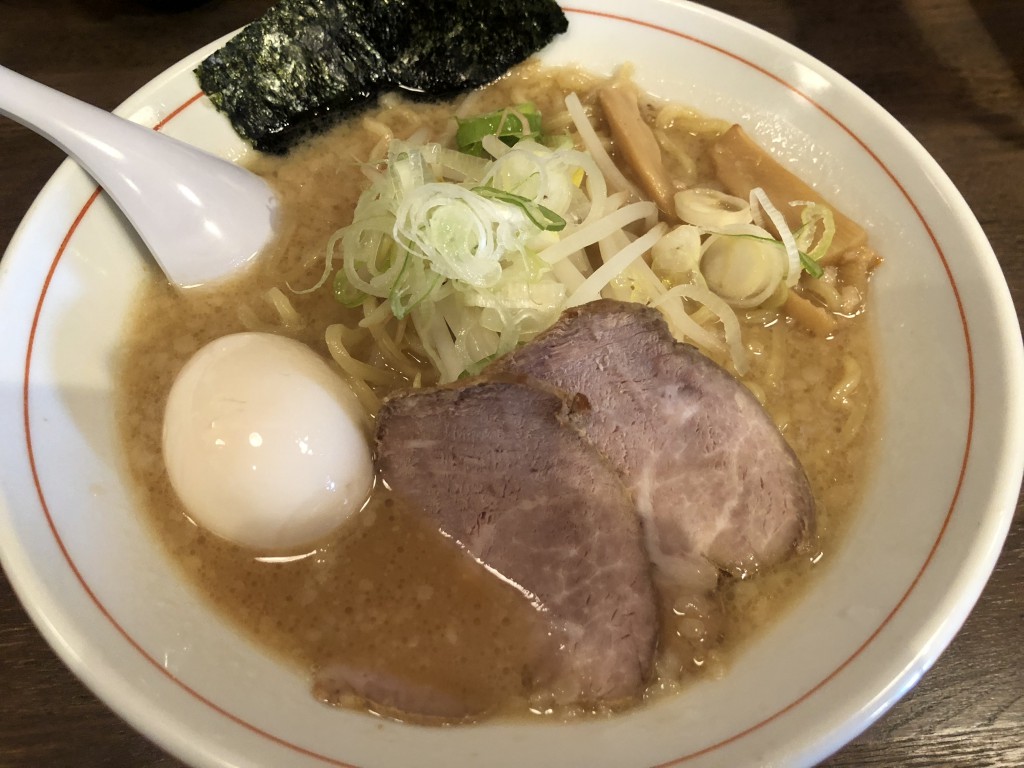 元ラーメン半熟卵入り（850円）