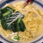 ワンタン麺(780円)